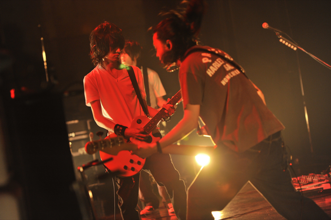 BUMP OF CHICKEN 2011-12 TOUR『GOOD GLIDER TOUR』at ZEPP TOKYO 1.31 ライヴ・レポート  音楽情報サイト mFound